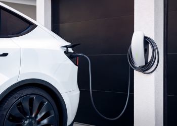 现在可以RM2888 购买特斯拉挂墙式充电器