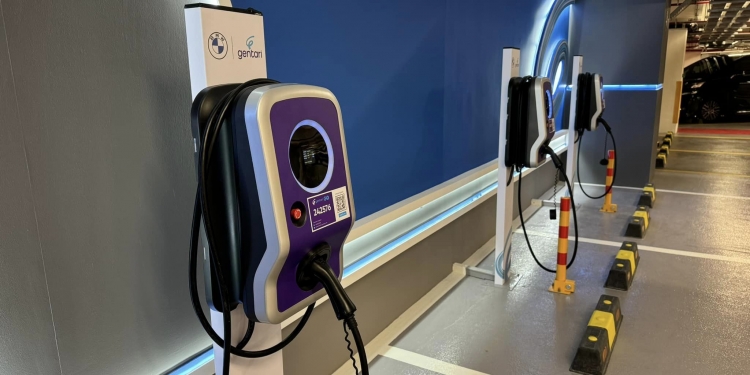 宝马联手Gentari在TRX广场 设电动车充电桩