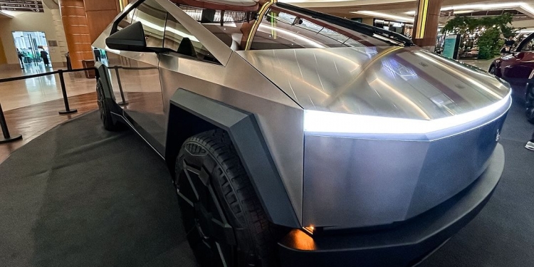 可近距离参观！特斯拉在The Gardens展示Cyber​​truck