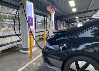 政府计划部署1万个直流充电桩