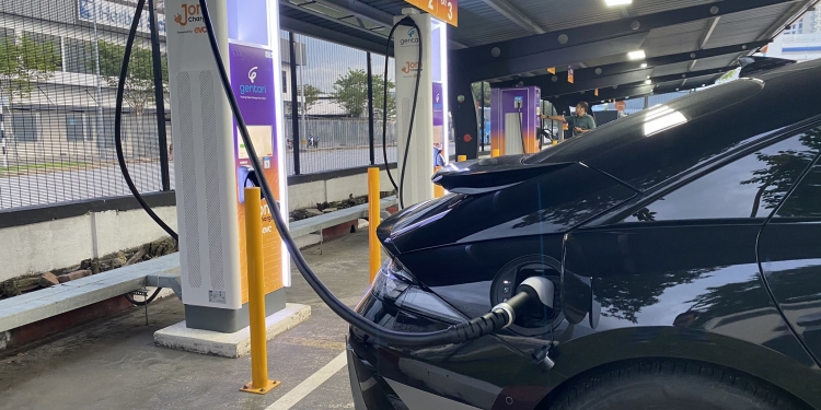 政府计划部署1万个直流充电桩