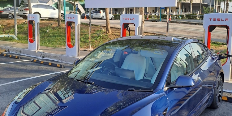 东海岸首个！关丹特斯拉超级充电站V3已启用