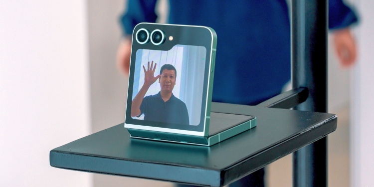 三星Galaxy Z Flip 6亮相！AI助力主镜头升级配备更大电池