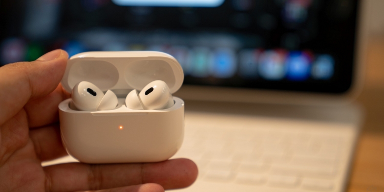 报导:苹果料9月推出4款新AirPods包括2“基础款”