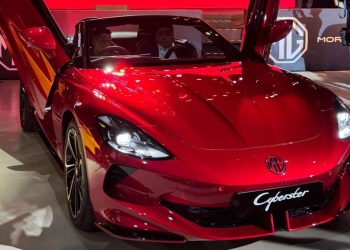 纯电敞篷跑车MG Cyberster本地首秀！料即将在马上市