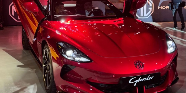 纯电敞篷跑车MG Cyberster本地首秀！料即将在马上市