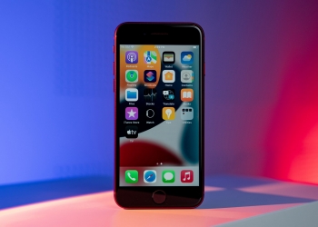 停止向LCD供应商拿货了？报导：苹果SE 4将采用OLED显示屏