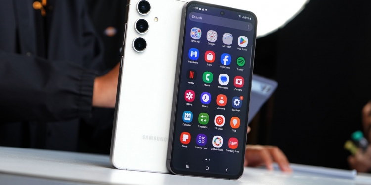 三星Galaxy S24 FE：更大屏幕，更多存储空间，电池续航更长