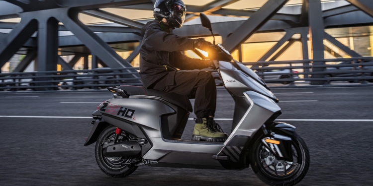 CFMoto在大马推出Zeeho AE4电动踏板车 售价RM6999