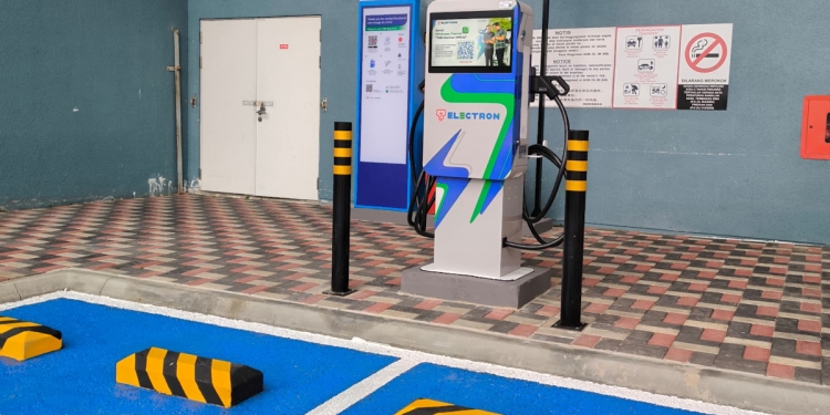 TNB Electron在柔佛拿督翁镇​永旺部署电动车充电器，限时免费