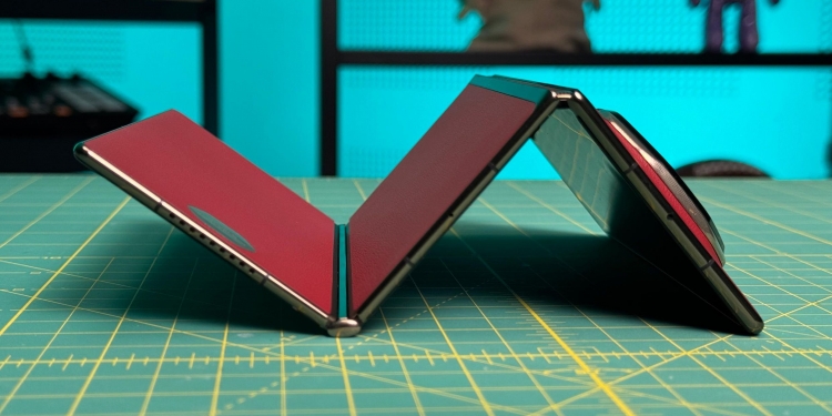 华为三折叠Mate XT全球发布会 2月18日在吉隆坡举行