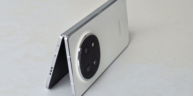 Oppo Find N5亮相：完美超薄折叠手机？