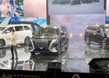 高端电动MPV续航高达520公里 Denza D9售价RM25.9万起