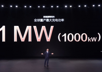 充电像加油一样快？比亚迪推出1000V高压闪充平台，5分钟充电400公里！