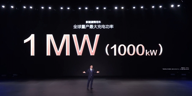充电像加油一样快？比亚迪推出1000V高压闪充平台，5分钟充电400公里！