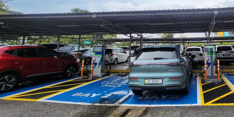 大山脚Aeon Mall的TNB Electron充电站启用 限时免费充电