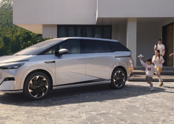 XPeng X9 登陆大马：续航最高590km，从27.1万令吉起