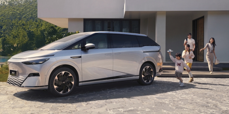 XPeng X9 登陆大马：续航最高590km，从27.1万令吉起