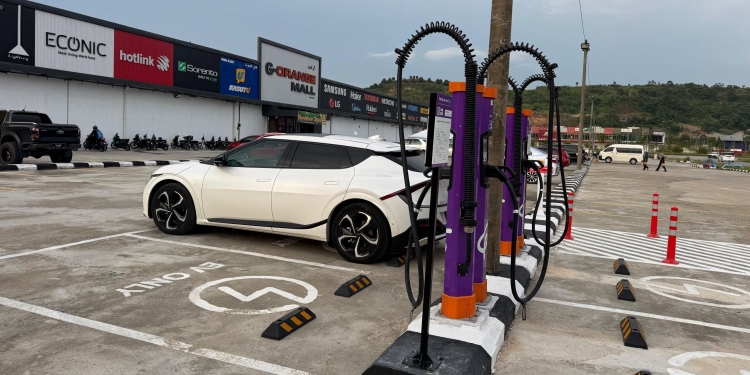 开斋节期间在前往哥打峇鲁的13小时路程中，我们破解了三个关于电动车的迷思