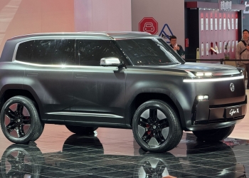 Cyber​​ X：MG新款紧凑型电动SUV，配备弹出式大灯