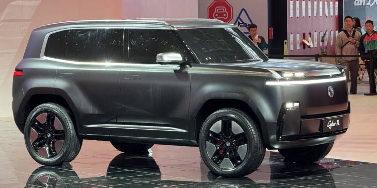 Cyber​​ X：MG新款紧凑型电动SUV，配备弹出式大灯