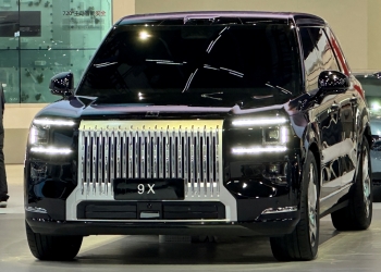 Zeekr 9X亮相：首款混合动力车，电动续航380km，采用900V架构