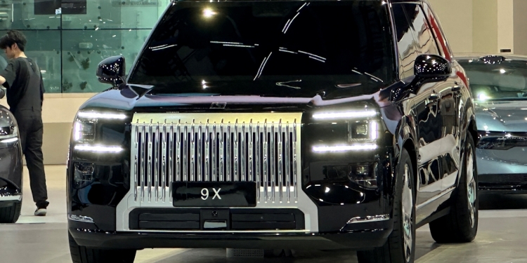 Zeekr 9X亮相:首款混合动力车,电动续航380km,采用900V架构