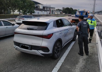 高速大道上无预警紧急刹车差点被撞！BYD Atto 3车主吓坏