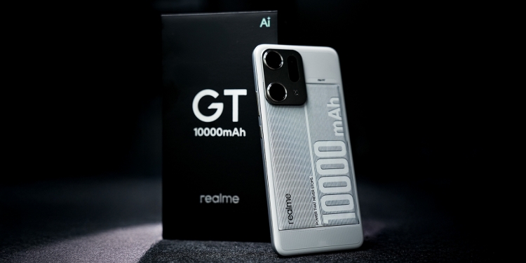 “充电宝级”手机让续航无忧!Realme GT 10000mAh概念机曝光