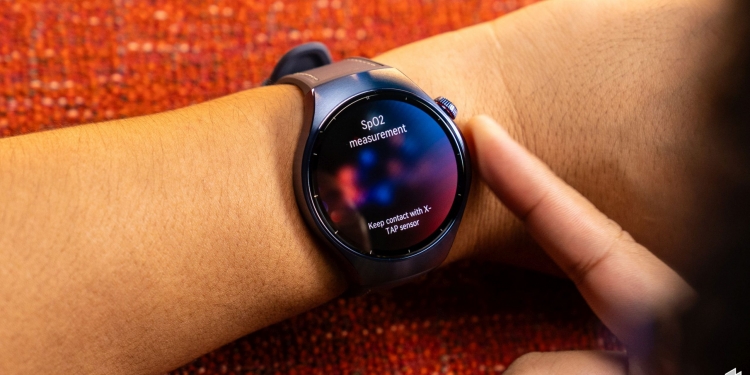 Huawei Watch 5抢先看：搭载全新X-Tap传感器支持指尖血氧检测
