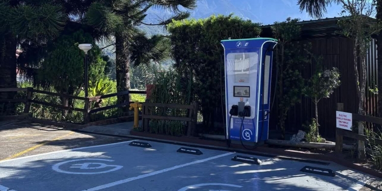 JomCharge在沙巴昆达山的京那巴鲁松林度假村部署充电桩