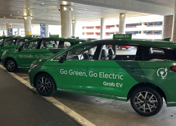 你可以在KLIA以外的地方预约Grab EV服务吗？