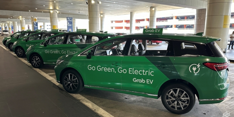 你可以在KLIA以外的地方预约Grab EV服务吗？