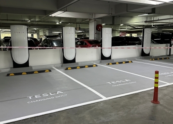 特斯拉位于莎阿南i-City的超级充电站终于启用,部署数月后正式上线