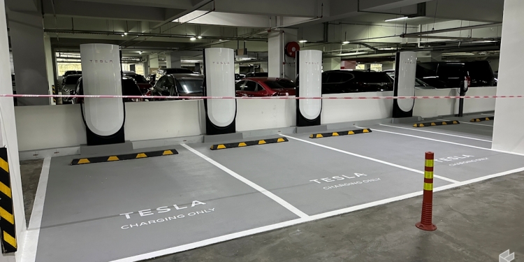 特斯拉位于莎阿南i-City的超级充电站终于启用,部署数月后正式上线