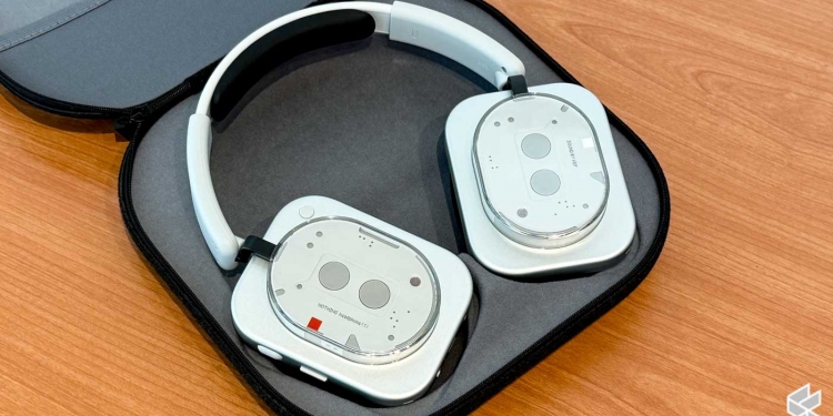 Nothing首款头戴式耳机Headphone (1) ：透明复古设计主动降噪KEF调音