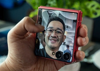 首次全面屏外屏搭载Exynos 250芯片 三星发布Galaxy Z Flip 7