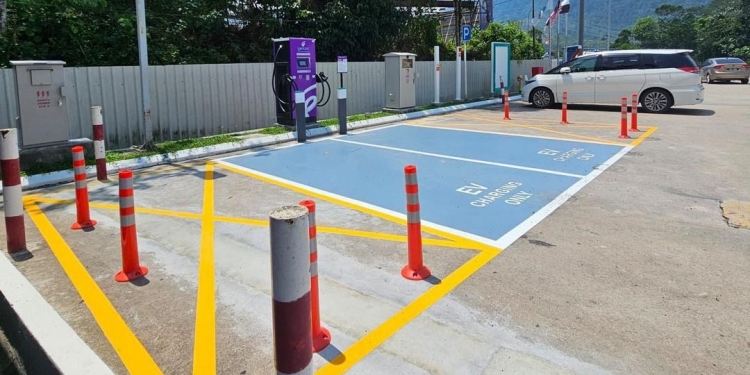 Gentari在加叻大道文冬休息站Petronas的直流充电桩启用