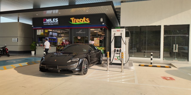 DC Handal在万挠Bandar Tasik Puteri的Petron油站部署180kW直流充电器，每kWh收费1.30令吉