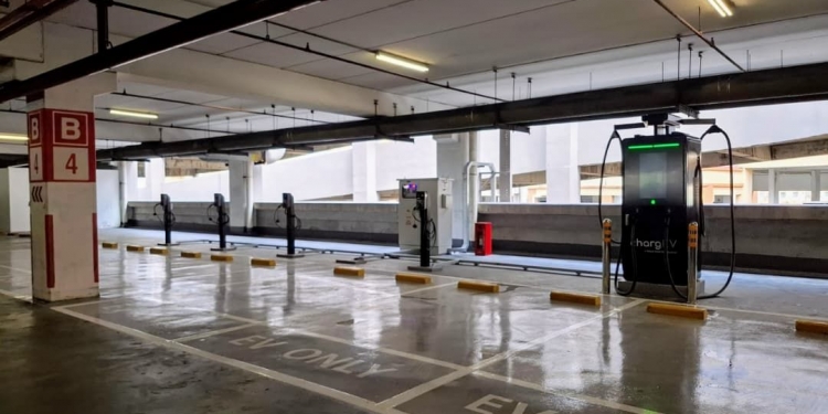 ChargEV在甲洞Aeon Mall Metro Prima部署直流和交流充电桩