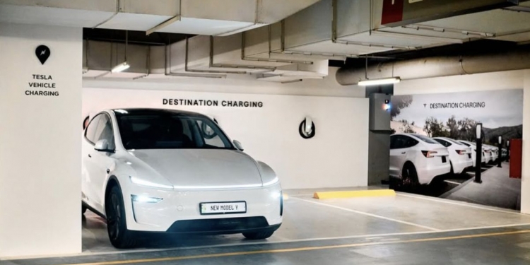 孟沙购物中心的特斯拉目的地充电桩已投入使用