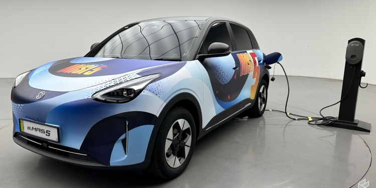 宝腾 e.MAS 5 Premium 规格公布:325 公里续航、114 马力后驱、上市即配 Apple CarPlay