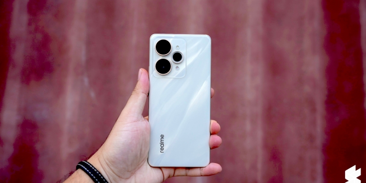 全球首创可用语音修图！Realme 15系列大马发布