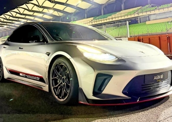 夜战雪邦赛道速度最快电动车：Tesla Model 3 Performance跑出2分34秒