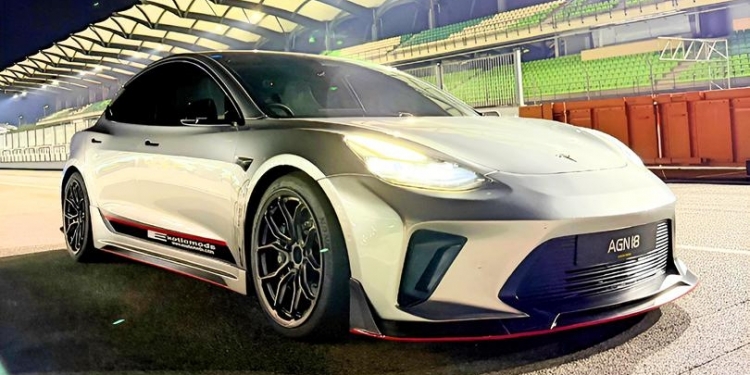 夜战雪邦赛道速度最快电动车：Tesla Model 3 Performance跑出2分34秒