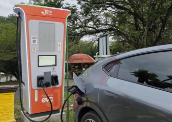 位于Tengku Muhammad Fa-iz Petra清真寺 话望生JomCharge充电桩启用