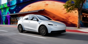 特斯拉推“平价版”Model 3和Model Y：织物座椅、取消自动转向功能