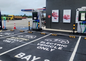 TNB Electron在关丹Makmur Gambang Jaya 2的Petron Makmur设立新充电站：限时免费充电