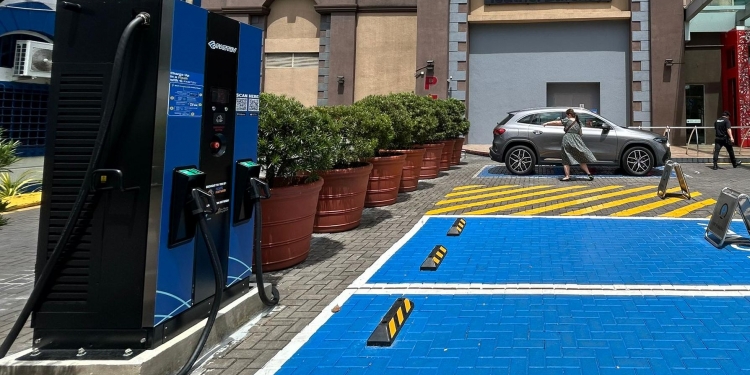 FastEV在古晋Merdeka广场部署120kW直流充电器，目标在2030年前于砂州建400个充电器