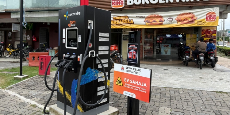 JomCharge携手DBKL在Sri Hartamas启用第三个电动车充电站